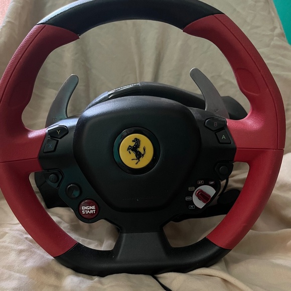Thrustmaster Ferrari wheel - Picture 1 of 2
